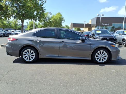 Used 2019 Toyota Camry LE w/ Carpet Mat Package FWD image 6
