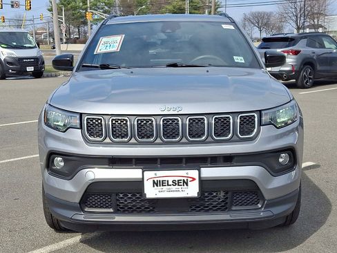 Used 2023 Jeep Compass Latitude image 29