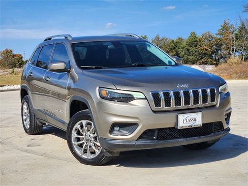Used 2019 Jeep Cherokee Latitude Plus image 1