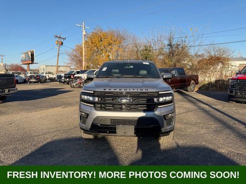 Used 2023 Ford Expedition Limited image 2