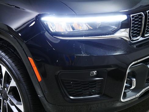 Used 2021 Jeep Grand Cherokee L Overland w/ Advanced Protech Group III AWD/4WD image 16