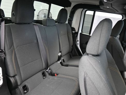 Used 2024 Jeep Gladiator Sport image 45