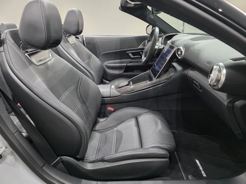 Used 2022 Mercedes-Benz SL 63 AMG 4MATIC w/ Driver Assistance Package image 21
