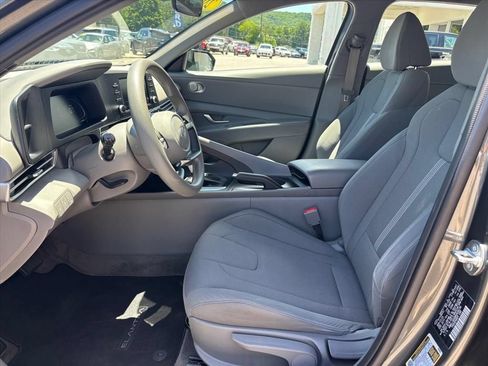 Used 2024 Hyundai Elantra SE FWD image 10