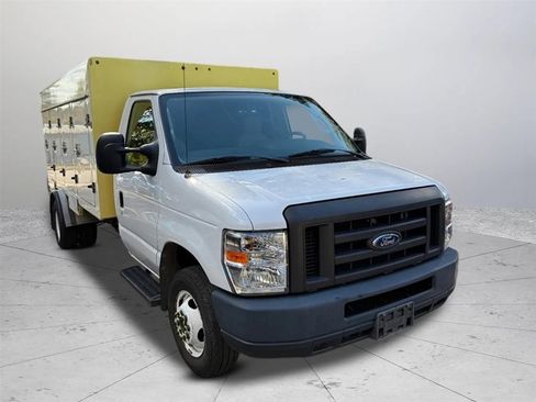 Used 2017 Ford E-450 and Econoline 450 Super Duty w/ Power Windows & Locks Group RWD image 5