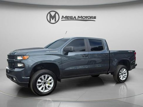 Used 2019 Chevrolet Silverado 1500 Custom w/ Custom Convenience Package image 2