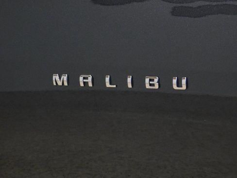 Used 2018 Chevrolet Malibu LT image 9