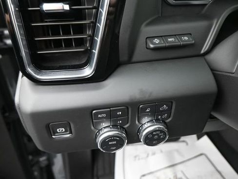 Used 2025 GMC Sierra 1500 Denali w/ Denali Reserve Package AWD/4WD image 30