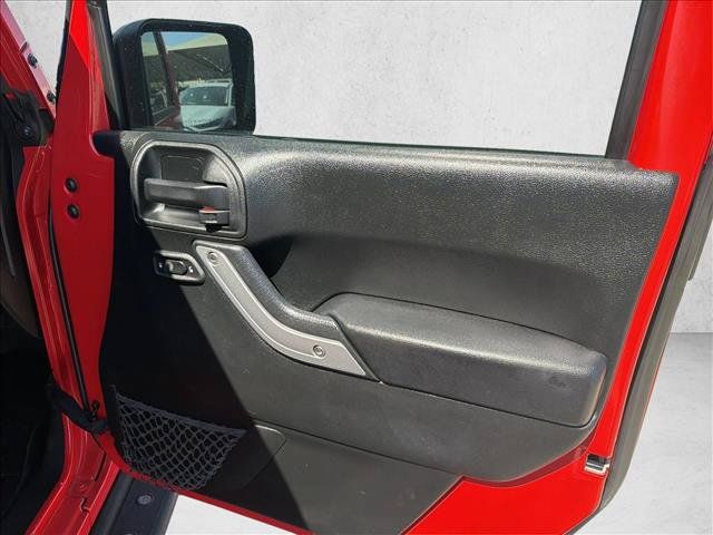 Used 2018 Jeep Wrangler Unlimited Sahara w/ Connectivity Group AWD/4WD image 22