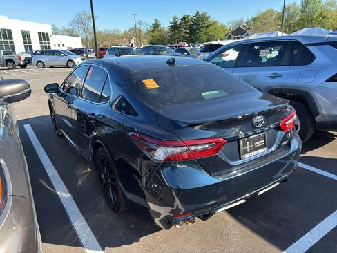 Used 2021 Toyota Camry XSE image 3
