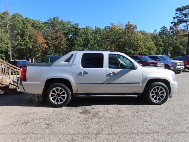 Used 2010 Chevrolet Avalanche LTZ AWD/4WD image 6