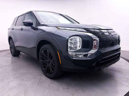 New 2026 Mitsubishi Outlander LE image 1