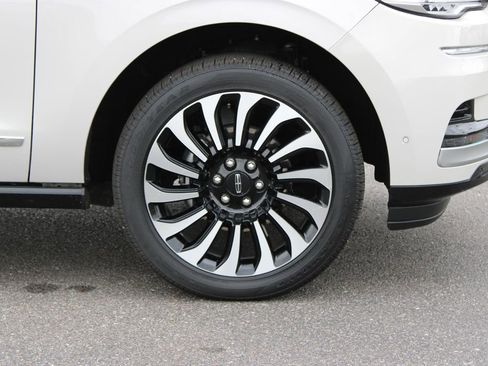 Used 2023 Lincoln Navigator Reserve RWD image 12