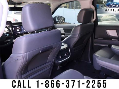 Used 2025 Ford Expedition Active AWD/4WD image 20
