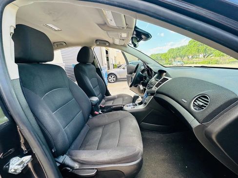 Used 2016 Chevrolet Cruze LT FWD image 20