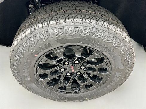 New 2026 GMC Canyon Elevation w/ Convenience Package image 31