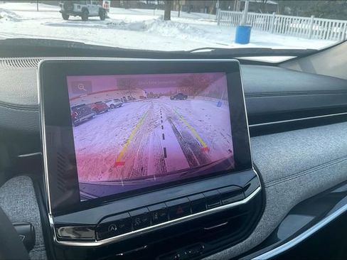 Used 2024 Jeep Compass Latitude image 21