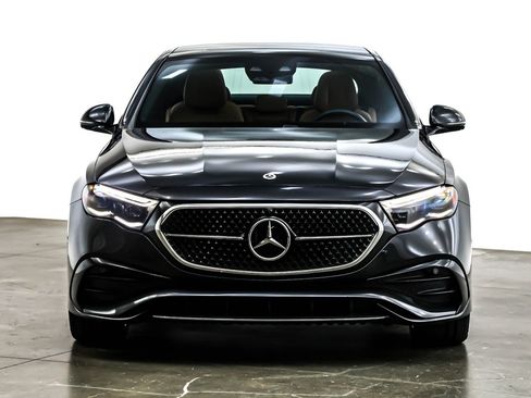 Used 2025 Mercedes-Benz E 350 Sedan image 3
