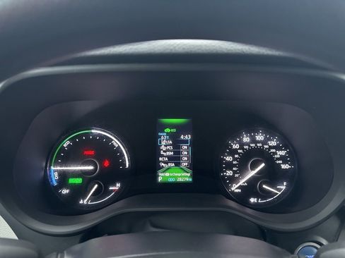 Used 2024 Toyota Sienna LE image 23