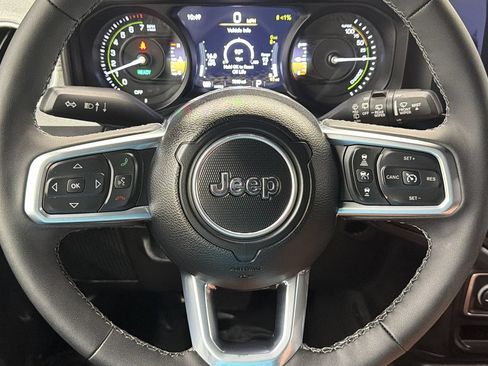 Used 2025 Jeep Wrangler Unlimited Sahara w/ Safety Group AWD/4WD image 24