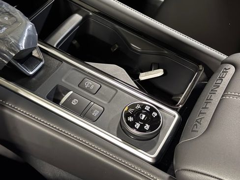 New 2025 Nissan Pathfinder SL image 26