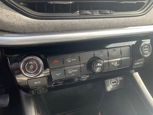 Used 2024 Jeep Compass Latitude image 18