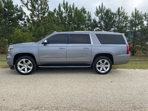 Used 2018 Chevrolet Suburban Premier RWD image 7