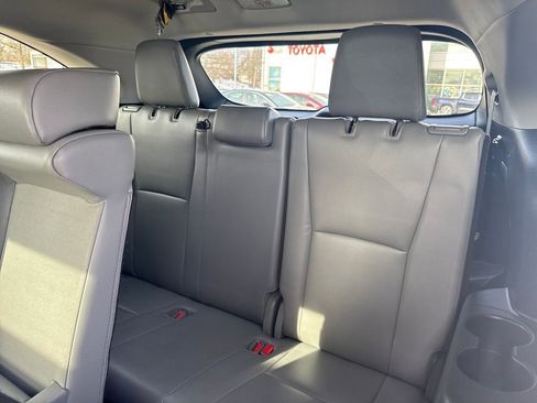 Used 2022 Toyota Highlander XLE image 40