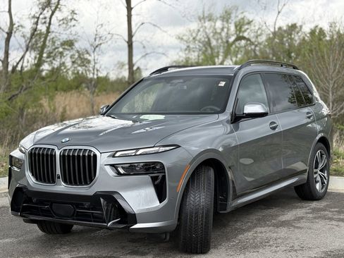 Used 2026 BMW X7 xDrive40i w/ M Sport Package image 3