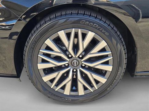 Used 2024 Nissan Altima 2.5 SV image 22