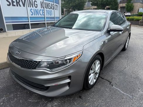 Used 2018 Kia Optima EX w/ Premium Package FWD image 2