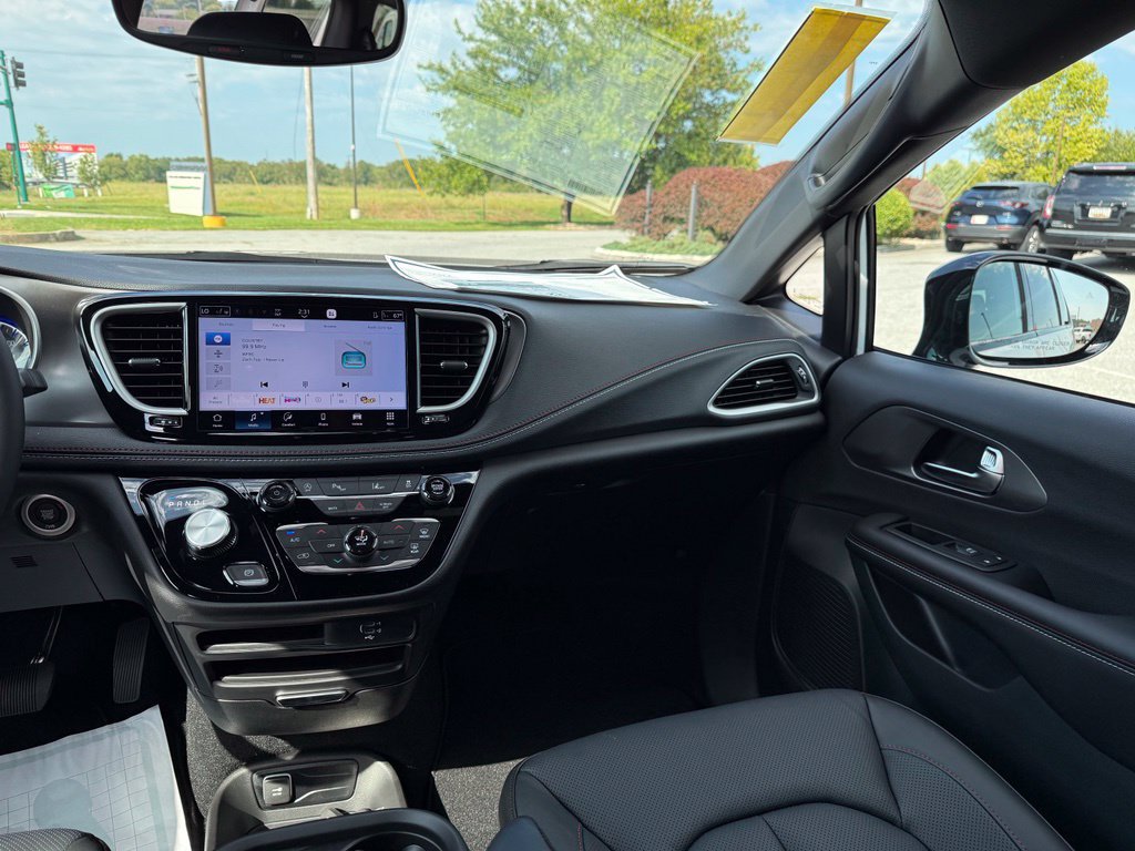 New 2027 Chrysler Pacifica Select FWD image 11