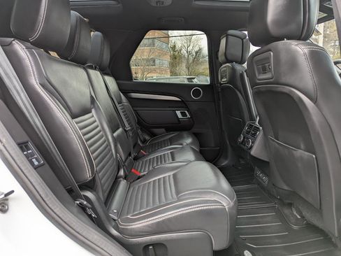 Used 2023 Land Rover Discovery S R-Dynamic image 32