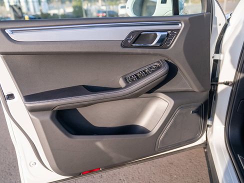 New 2026 Porsche Macan image 10