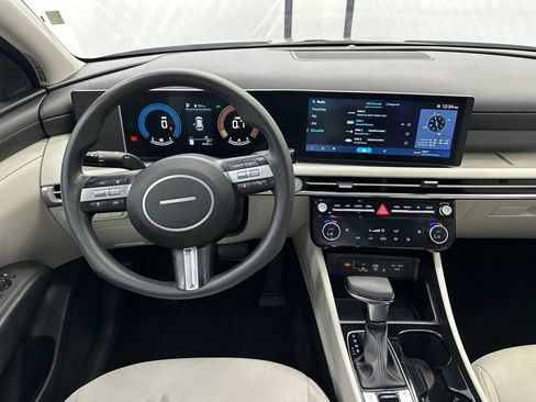 Used 2025 Hyundai Tucson SEL AWD/4WD image 17