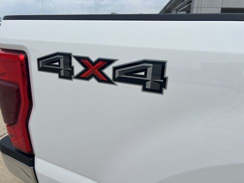 Used 2021 Ford F250 XLT w/ XLT Premium Package AWD/4WD image 4