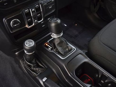 Used 2022 Jeep Wrangler Unlimited Sport AWD/4WD image 12