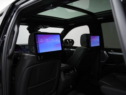 Used 2025 Cadillac Escalade Sport Platinum AWD/4WD image 32