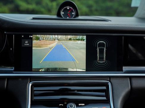 Used 2018 Porsche Panamera 4 image 32