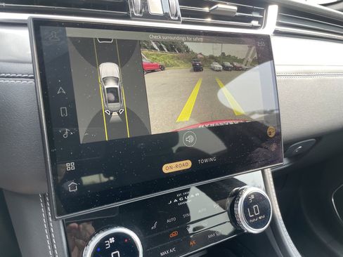 Certified 2024 Jaguar F-PACE R-Dynamic S image 21