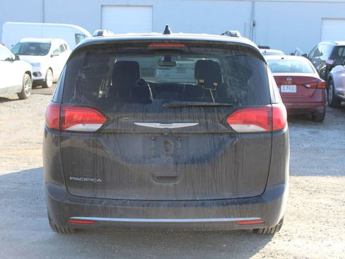 Used 2017 Chrysler Pacifica Touring-L Plus image 5