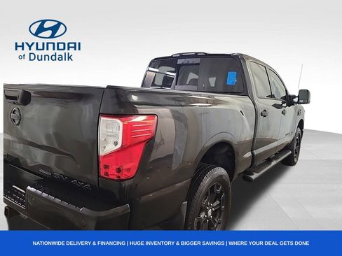 Used 2018 Nissan Titan SV w/ SV Convenience Package image 3