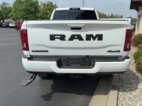 New 2026 RAM 2500 Laramie AWD/4WD image 18