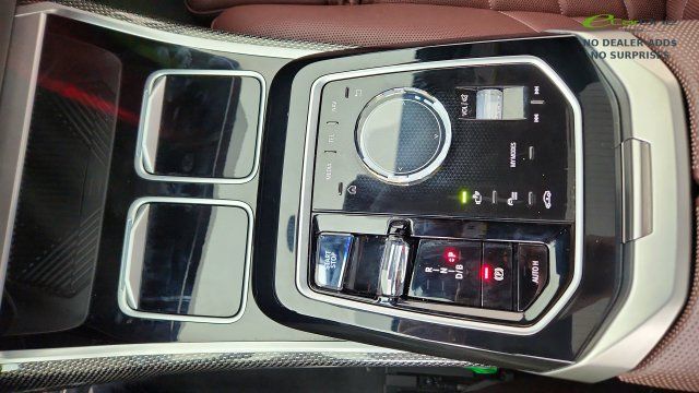 Used 2023 BMW i7 xDrive60 AWD/4WD image 46