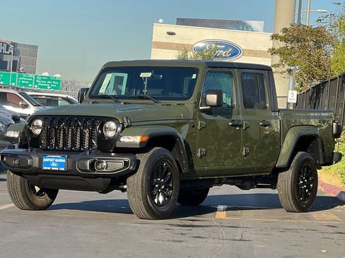 Used 2021 Jeep Gladiator Sport image 10