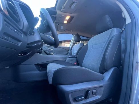 Used 2023 Nissan Rogue SV image 9