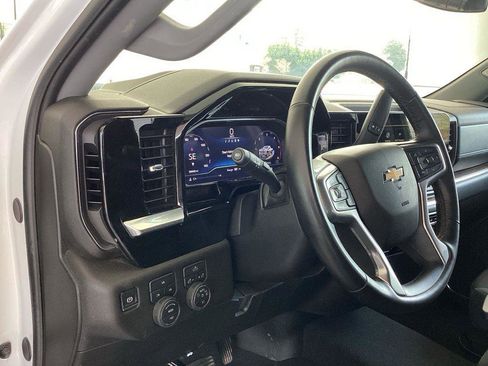 Used 2025 Chevrolet Silverado 2500 LT w/ Convenience Package AWD/4WD image 9