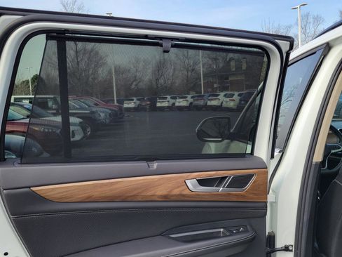 Certified 2025 Volkswagen Atlas SE w/ Panoramic Sunroof Package image 24