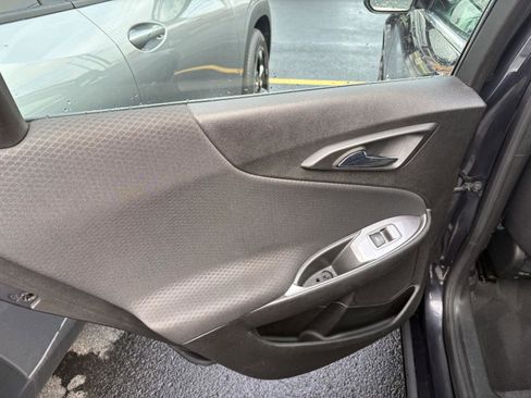 Used 2023 Chevrolet Malibu LT image 9