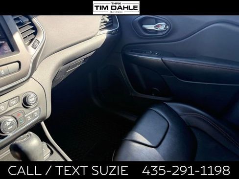 Used 2021 Jeep Cherokee Trailhawk w/ Comfort/Convenience Group AWD/4WD image 11